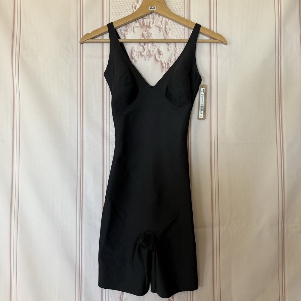 NWT SKIMS Body CS Unlined Plunge MID THIGH BODYSUIT Onyx Black Size M $92